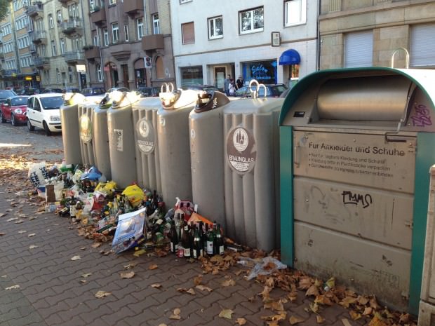 IMG 4679 620x465 - Überfüllte Altglascontainer führen zu Beschwerden der Bürgerschaft (Update)