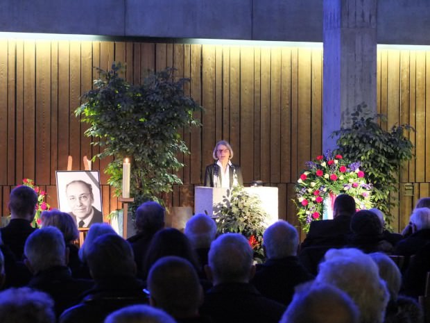 Dr. Ulrike Freundlieb erinnerte auf der Trauerfeier an den Ehrenvorsitzenden des Sozialdemokratischen Bildungsvereins | Foto: Stadt Mannheim
