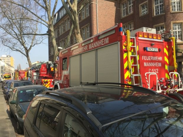 IMG 7531 620x465 - Uhlandschule evakuiert – Ursache der "Geruchsbelästigung" bleibt unklar