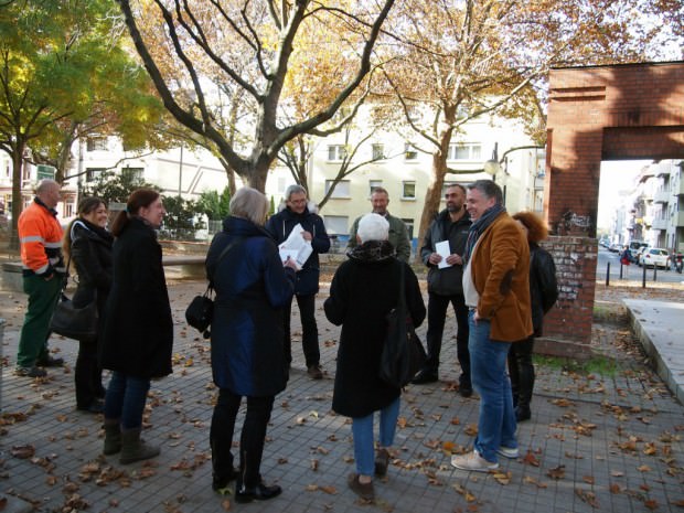 Der "Riedfeldplatz" soll zum Aufenthalt einladen. Dafür arbeiten Bürger/innen, Politik und Stadtverwaltung zusammen | Foto: Nasrin Mir Shakkeh