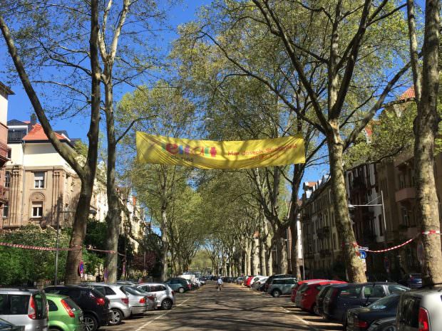 Das Banner verrät es: Am Samstag ist wieder Max-Joseph-Straßenfest! | Foto: Neckarstadtblog