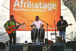 imgp0101 320x213 - Afrikanische Kultur schnuppern