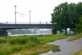 Unter der Kurpfalzbrücke haben Personen Zuflucht vor dem Regen gesucht, die im Fokus von Verdächtigungen stehen | Foto: M. Schülke