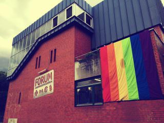 regenbogenflagge forum 320x240 - Regenbogenflagge an Jugendkulturzentrum abgefackelt