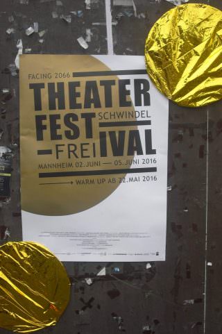 schwindelfrei 2016 02 schwindelfrei plakat m 320x481 - Begegnungen beim Theaterfestival: Gemeinsam in die Zukunft