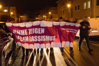kundgebung gegen afd aschermittwoch 2017 15 320x213 - Protest gegen AfD-Spitzenpolitiker Uwe Junge an der Radrennbahn