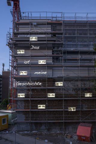 lichtinstallation marchivum 2017 05 125 foto kathrin schwab 320x480 - Lichtinstallation am Baugerüst des künftigen <span class="caps">MARCHIVUM</span>