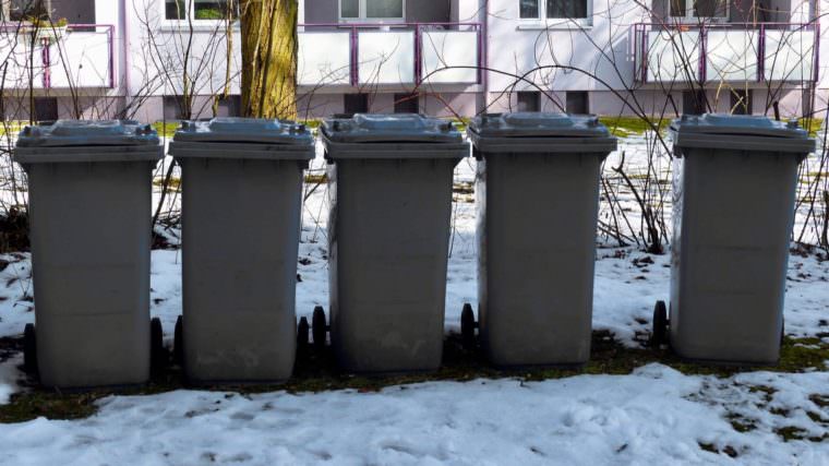 abfalltonnen im schnee symbolbild 760x427 - Die Abfalltonne richtig für den Winter rüsten