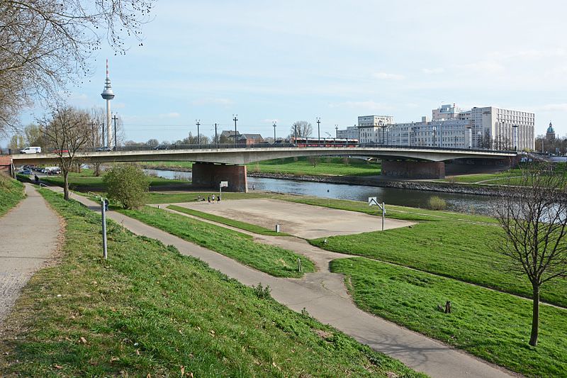 Die Friedrich-Ebert-Brücke | Foto: Hubert Berberich (CC by 3.0)