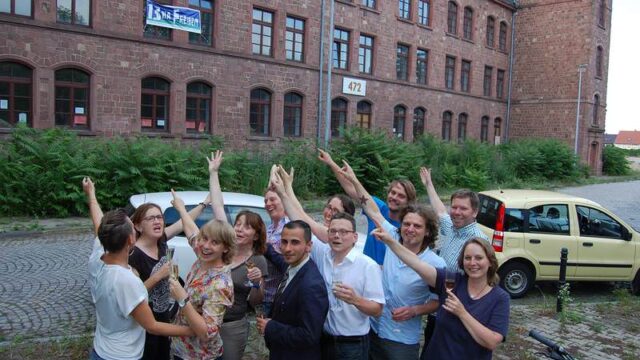 13 ha Freiheit feiert die Vertragsunterzeichnung | Foto: 13 ha Freiheit