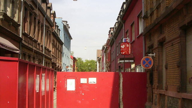 Der Eingang zur Lupinenstraße von der Mittelstraße aus gesehen | Foto: Public Domain, Wikimedia Commons