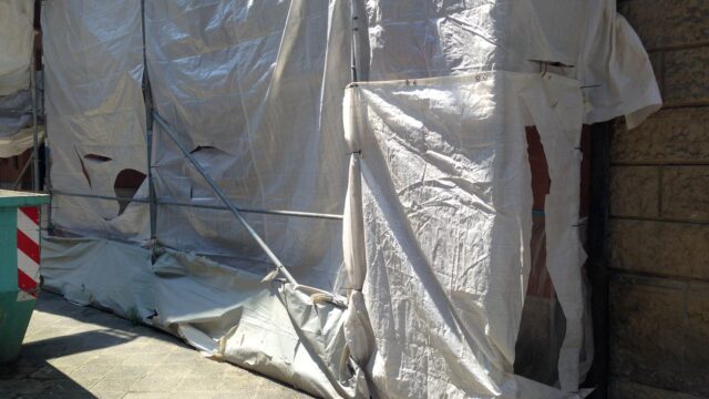 Die beschädigte Plane | Foto: Neckarstadtblog