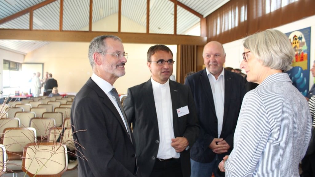 Caritas-Präsident Prälat Dr. Peter Neher, Dekan Karl Jung und Gesundheitsbürgermeisterin Dr. Ulrike Freundlieb (v.l.n.r.) weihten die MMM ein | Foto: Stadt Mannheim