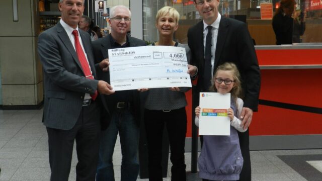 Scheckuebergabe Mannheim 640x360 - Scheckübergabe an das Mehrgenerationenhaus