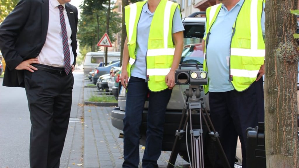 Erster Bürgermeister Specht besucht eine Kontrollstelle an der Marie-Curie-Realschule | Foto: Stadt Mannheim