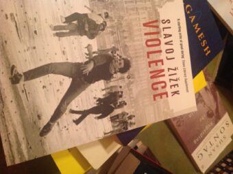 maya s image of her research books 340x254 - Theaterfestival Schwindelfrei rund um den Alten Messplatz