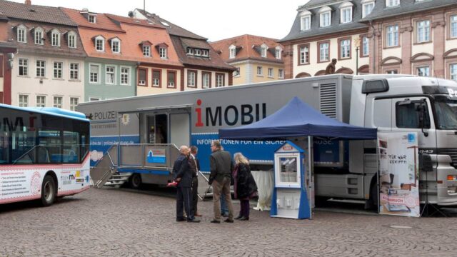 pol bus 640x360 - Keine Chance für Einbrecher – Polizei berät am Alten Messplatz