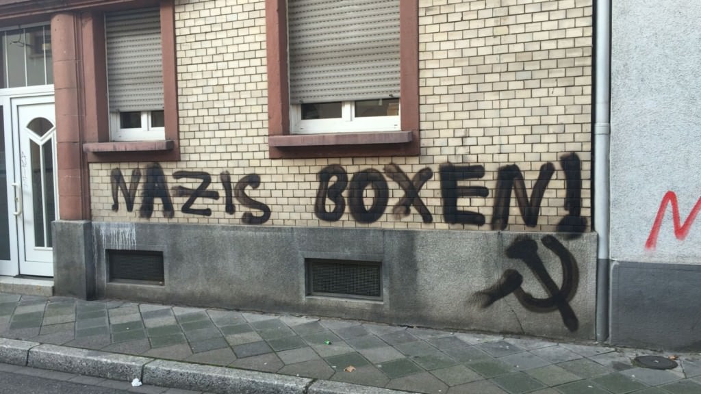 Auch letztes Jahr war in der Neckarstadt zum Bundesparteitag der rechten Partei durch Graffitis Widerstand gegen deren Ideologie ausgedrückt worden (Archivbild, November 2014) | Foto: M. Schülke