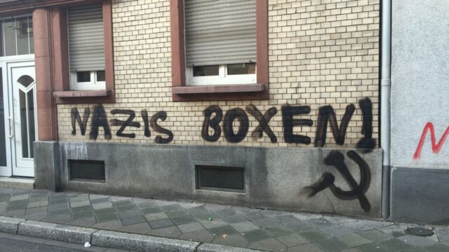 Auch letztes Jahr war in der Neckarstadt zum Bundesparteitag der rechten Partei durch Graffitis Widerstand gegen deren Ideologie ausgedrückt worden (Archivbild, November 2014) | Foto: M. Schülke