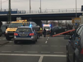 10357194 702042276579958 3273098494591384441 n 340x255 - Unfall beim Abbiegen: Vier Verletzte