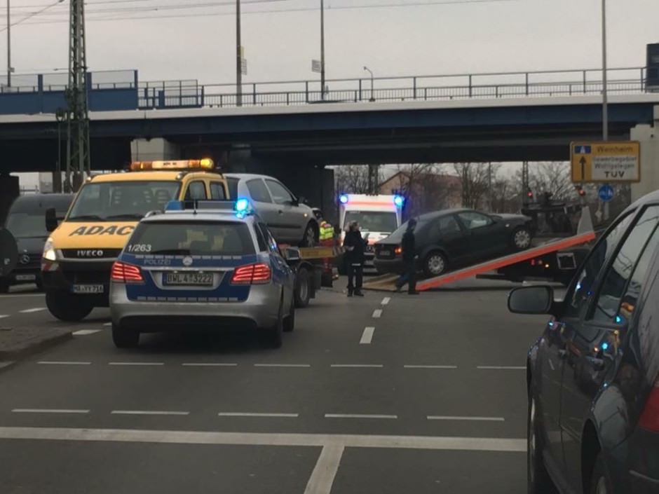 10357194 702042276579958 3273098494591384441 n 940x705 - Unfall beim Abbiegen: Vier Verletzte