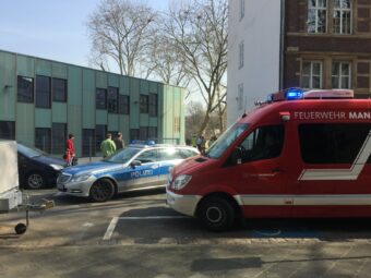 IMG 7535 340x255 - Uhlandschule evakuiert &ndash; Ursache der "Geruchsbel&auml;stigung" bleibt unklar