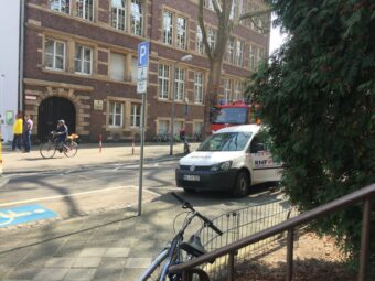 IMG 7536 340x255 - Uhlandschule evakuiert &ndash; Ursache der "Geruchsbel&auml;stigung" bleibt unklar