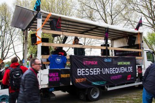 besser unbequem 02 320x213 - Fotostrecke: "Besser unbequem" – Warnstreik der ver.di Jugend