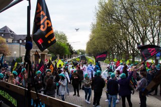 besser unbequem 03 320x213 - Fotostrecke: "Besser unbequem" – Warnstreik der ver.di Jugend