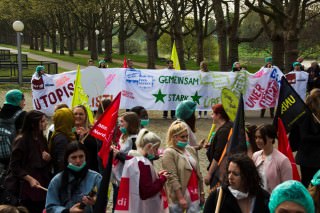 besser unbequem 10 320x213 - Fotostrecke: "Besser unbequem" – Warnstreik der ver.di Jugend