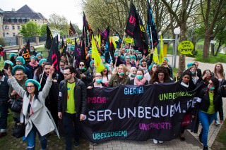 besser unbequem 15 320x213 - Fotostrecke: "Besser unbequem" – Warnstreik der ver.di Jugend