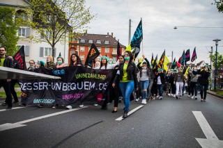 besser unbequem 17 320x213 - Fotostrecke: "Besser unbequem" – Warnstreik der ver.di Jugend