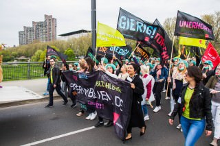 besser unbequem 18 320x213 - Fotostrecke: "Besser unbequem" – Warnstreik der ver.di Jugend