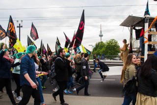 besser unbequem 19 320x213 - Fotostrecke: "Besser unbequem" – Warnstreik der ver.di Jugend