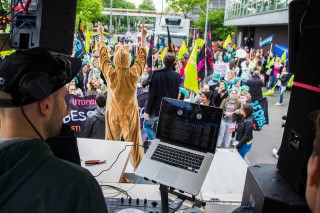 besser unbequem 20 320x213 - Fotostrecke: "Besser unbequem" – Warnstreik der ver.di Jugend