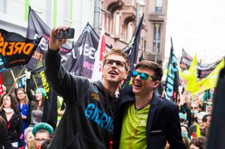 besser unbequem 25 320x213 - Fotostrecke: "Besser unbequem" – Warnstreik der ver.di Jugend