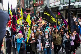 besser unbequem 26 320x213 - Fotostrecke: "Besser unbequem" – Warnstreik der ver.di Jugend