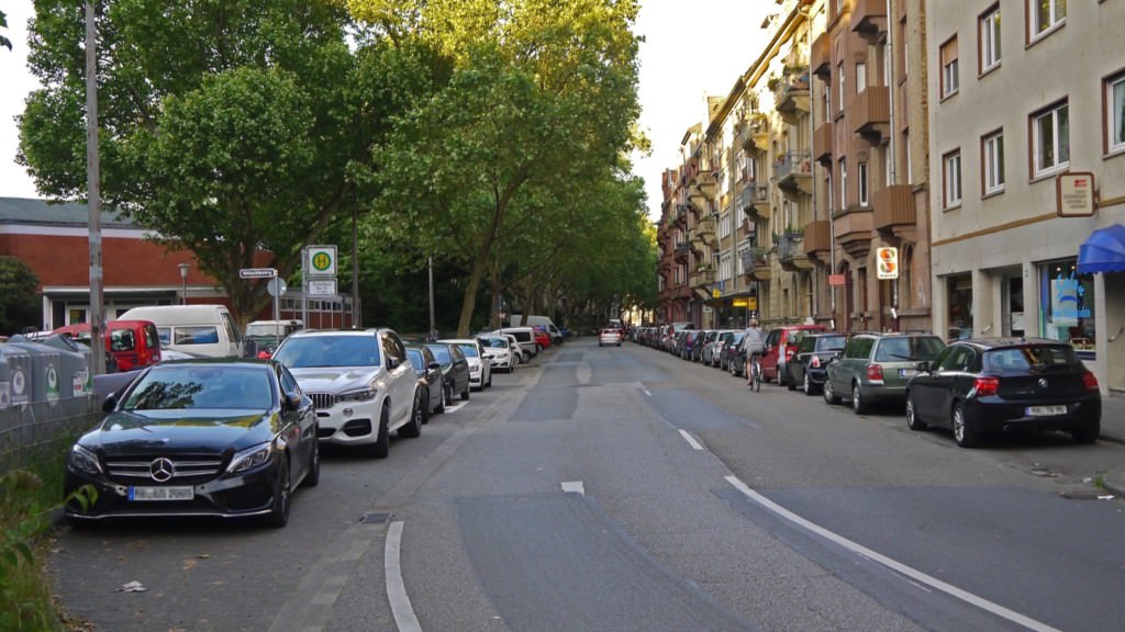 Vorerst bleibt das Parken in der Langen Rötterstraße kostenfrei | Foto: M. Schülke