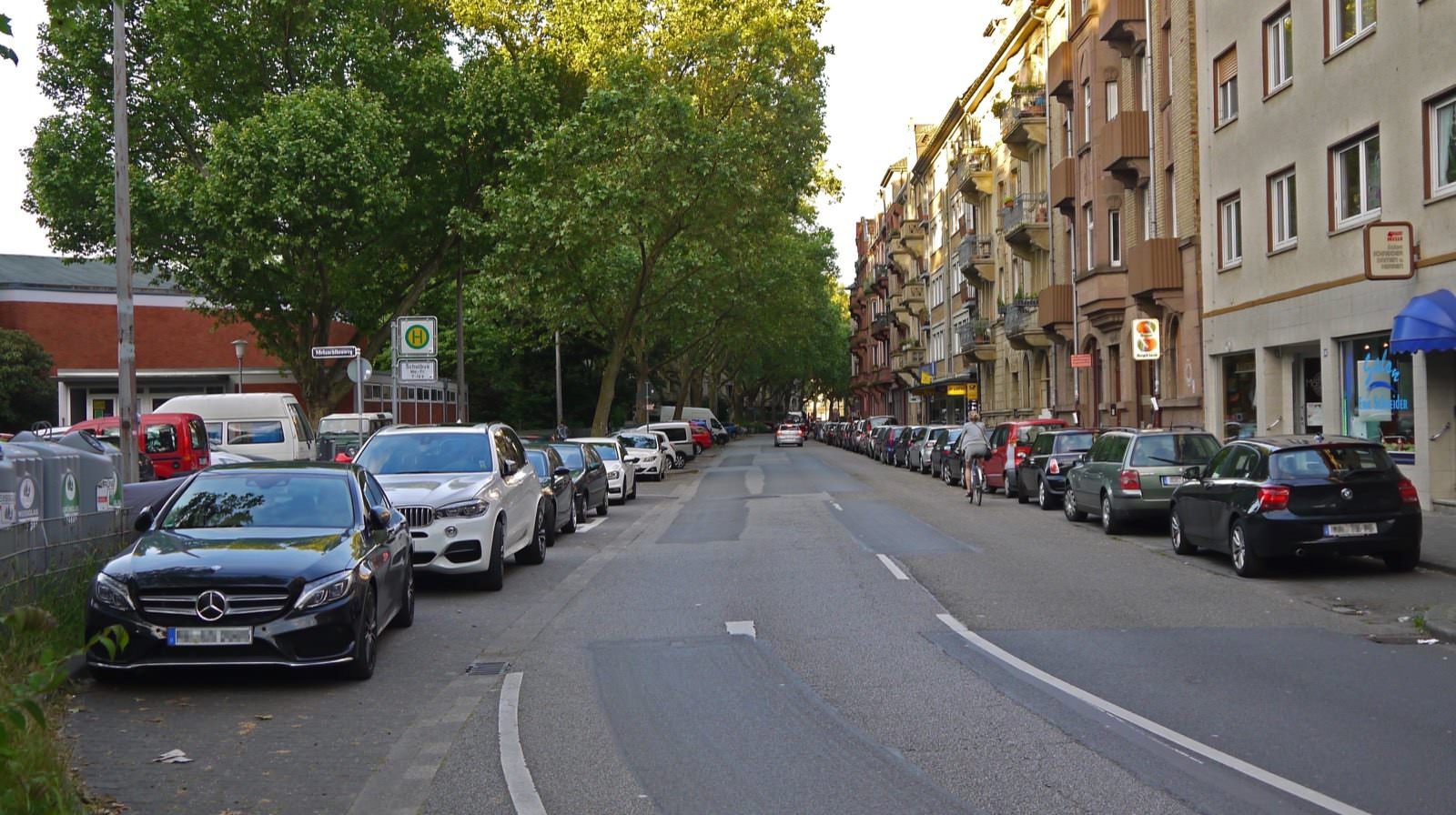 Vorerst bleibt das Parken in der Langen Rötterstraße kostenfrei | Foto: M. Schülke