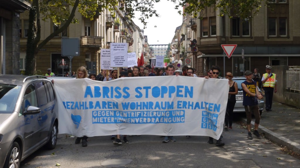 100 Teilnehmende zählte die Polizei. Bezahlbarer Wohnraum ist ein generations- und kulturübergreifendes Thema | Foto: M. Schülke