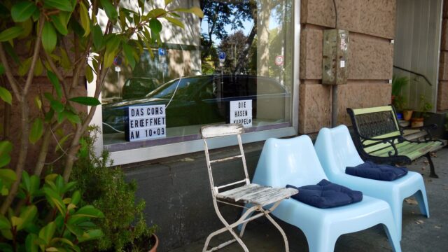 p1040648 Schon vor der Eröffnung ist es vor dem Café Cohrs schön grün | Foto:Neckarstadtblog