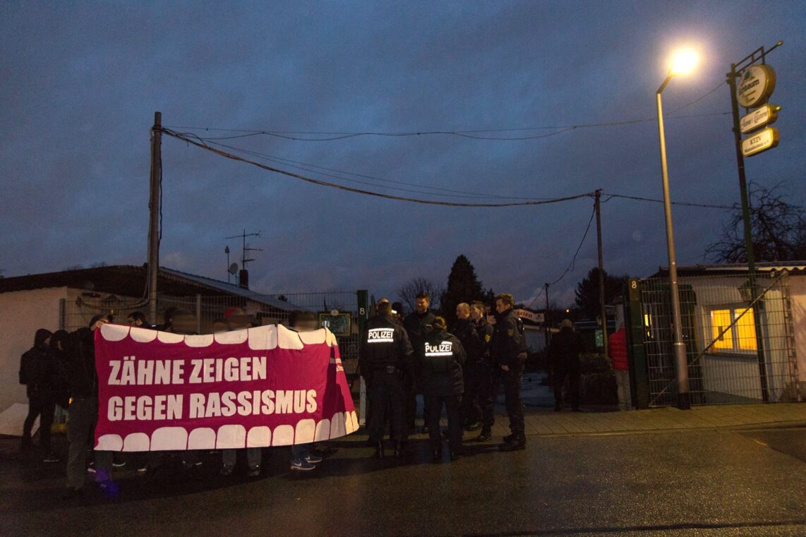 Kundgebung des Offenen Antifa Treffen vor dem Kleintierzüchterverein | Foto: CKI
