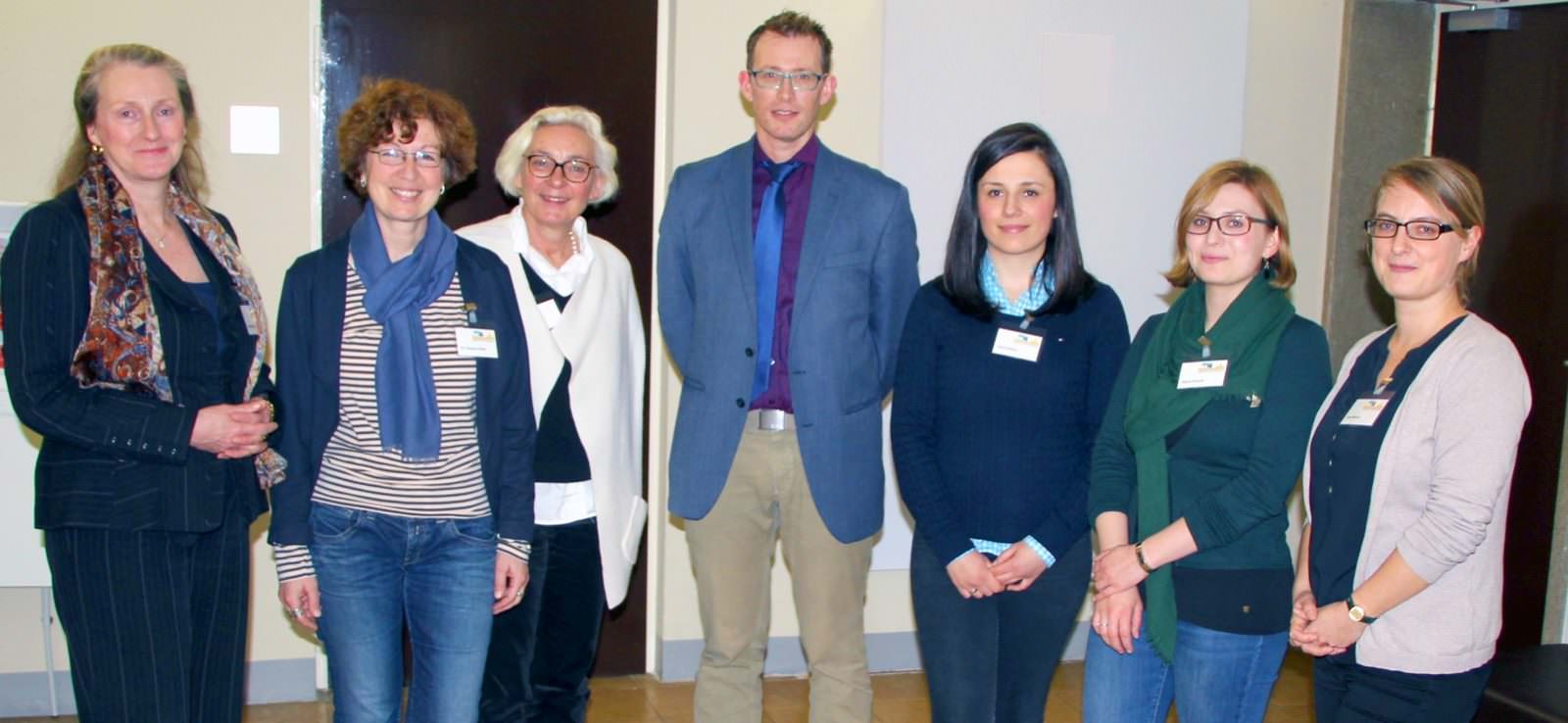 Bei der Vorstellung des Migrants4Cities-Projekts (von links): Helke Wendt-Schwarzburg vom inter 3 Institut für Ressourcenmanagement, Dr. Susanne Schön, ebenfalls vom inter 3 Institut, Prof. Elke Pahl-Weber von der TU Berlin, Dr. Daniel Salecich, Fjolla Myftari und Maria Petrova, alle drei Projektteilnehmer und Lena Werner, Projektkoordinatorin bei der Stadt Mannheim | Foto: Ruth Fanderl