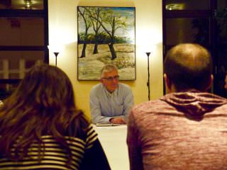 Der stellvertretende Revierleiter der Waldhofwache Ralf Maudanz hört den Jugendlichen (nicht im Bild) aufmerksam zu | Foto: M. Schülke