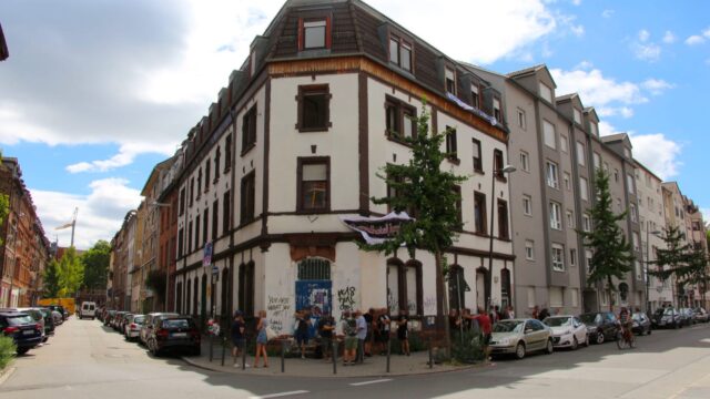 Die Hafenstraße 66 im Jungbusch steht seit Jahren leer, heute jedoch nicht | Foto: CKI