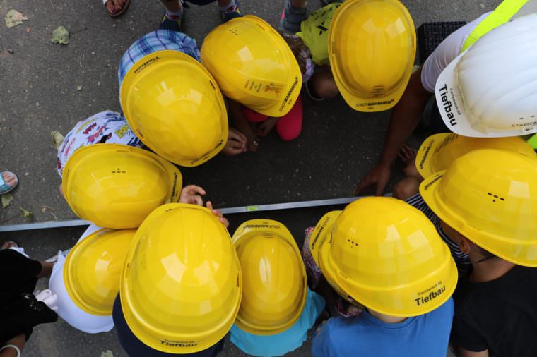 img 0491 760x506 - Kindergartenkinder erkunden die Baustelle an der Dammstraße