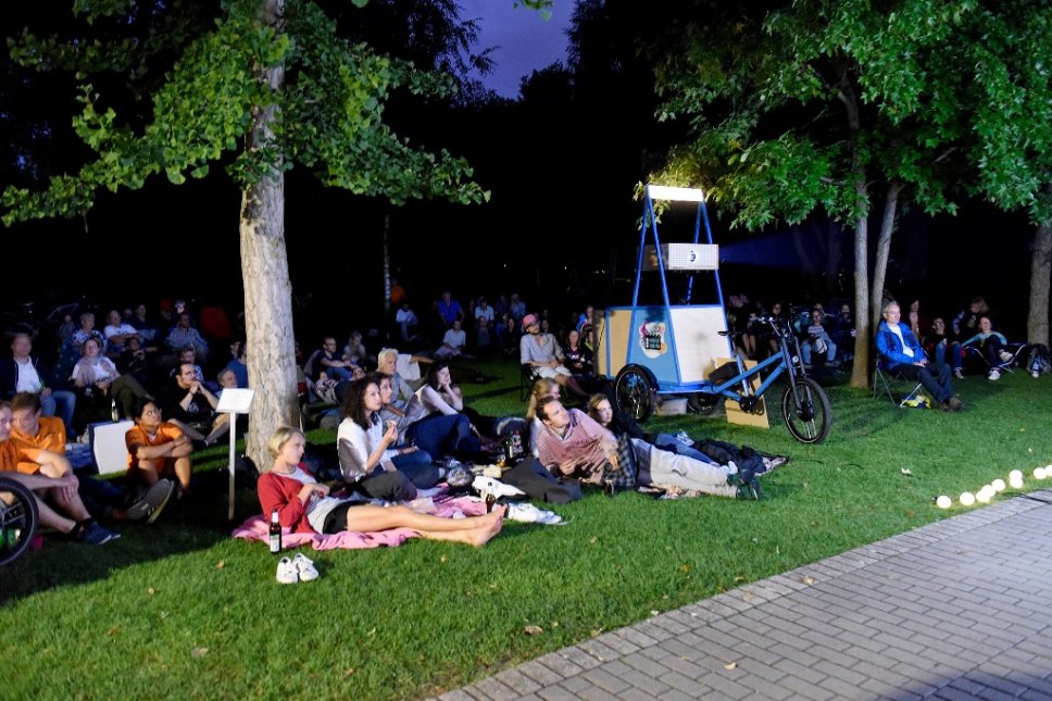 vrn mobile cinema teehaus luisenpark troester - Mobiles Kino radelt zum Fähranleger