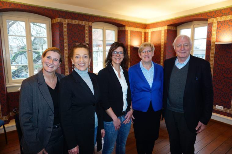 V.l. Abteilungsleiterin Bürgerservice Patricia Munterde, Fachbereichsleiterin Bürgerdienste Andrea Baroncioni, Bezirksbürgerserviceleiterin Martina Matuschewski, Bürgermeisterin Felicitas Kubala und Stadtrat Prof. Dr. Achim Weizel | Foto: Stadt Mannheim