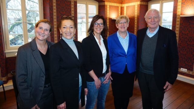 V.l. Abteilungsleiterin Bürgerservice Patricia Munterde, Fachbereichsleiterin Bürgerdienste Andrea Baroncioni, Bezirksbürgerserviceleiterin Martina Matuschewski, Bürgermeisterin Felicitas Kubala und Stadtrat Prof. Dr. Achim Weizel | Foto: Stadt Mannheim