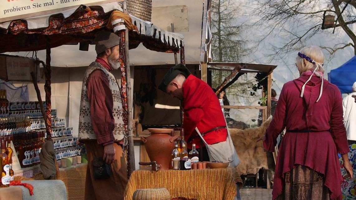 mittelaltermarkt herzogenriedpark 2015 e1583791489300 1142x642 - Nach drei Jahren Pause wieder Mittelalterlicher Jahrmarkt im Herzogenriedpark